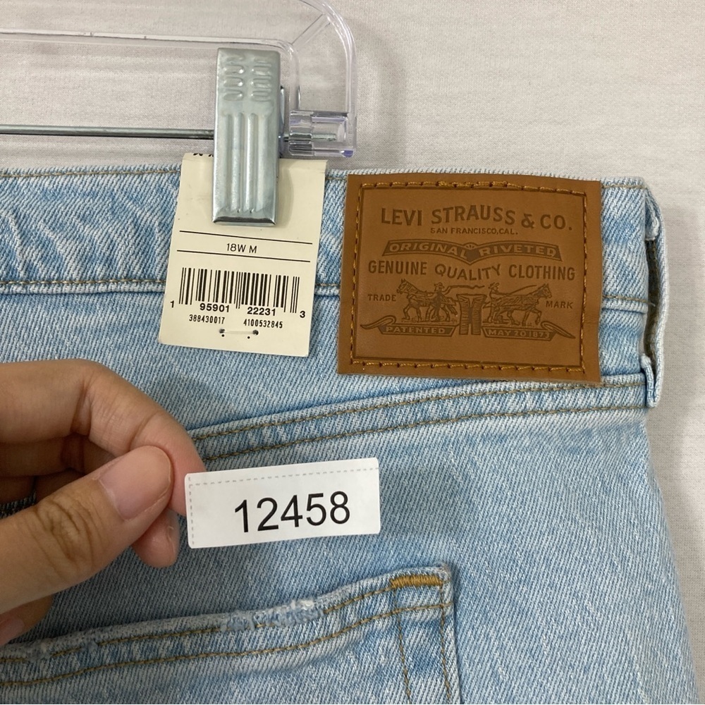 Levi's Light Wash Distressed Women’s Jeans - Picture 12 of 13